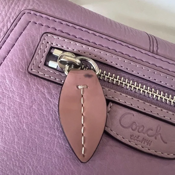 Coach Lilac Penelope Hobo Bag with Elegant Crescent Design - Picture 3 of 10